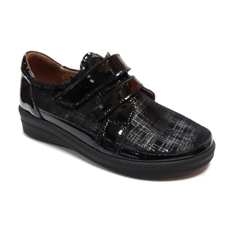 Scarpa con pianta larga doppio strappo