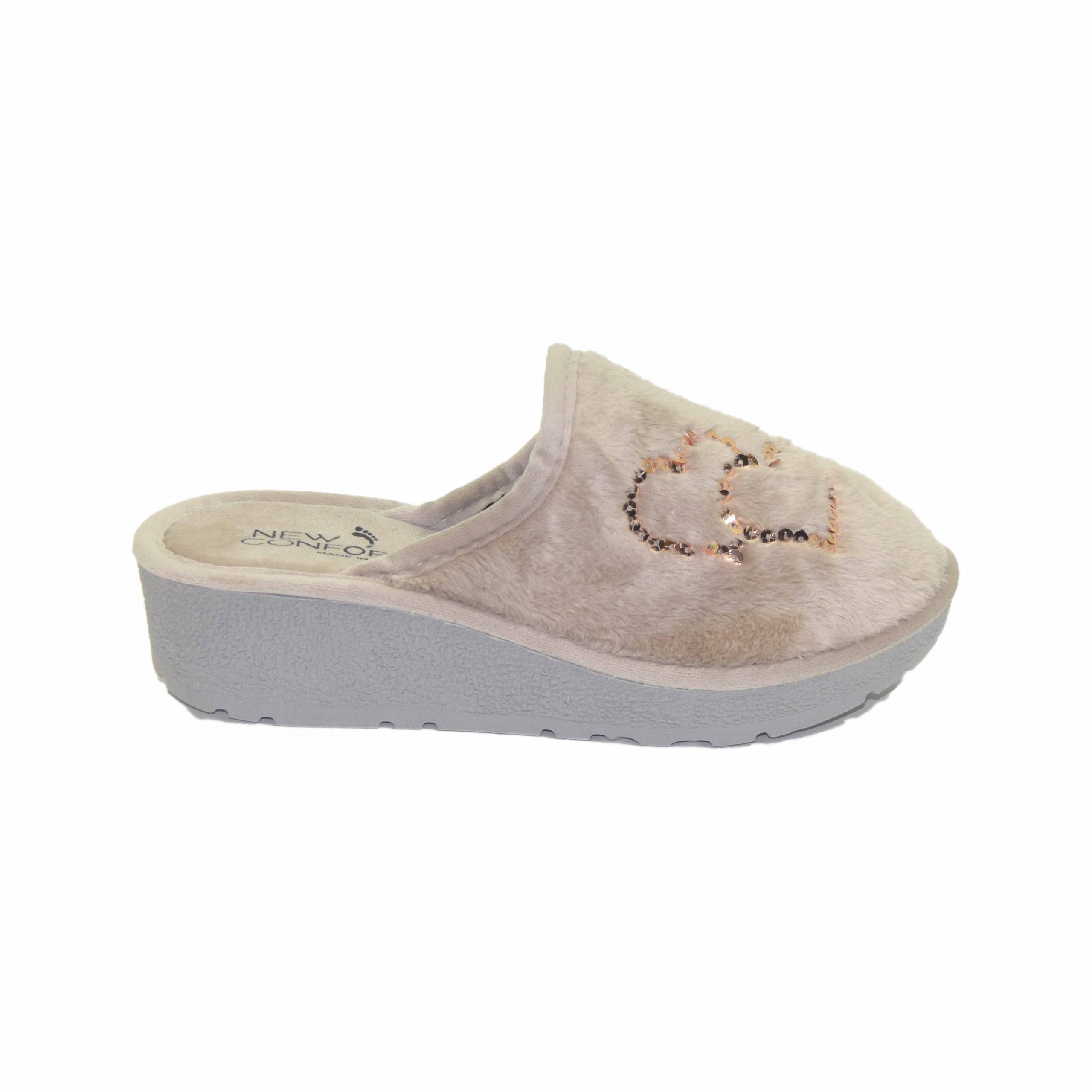 Pantofole con zeppa alta
